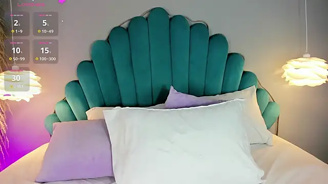 AlassiaHocthner online show from February 12, 11:49 am