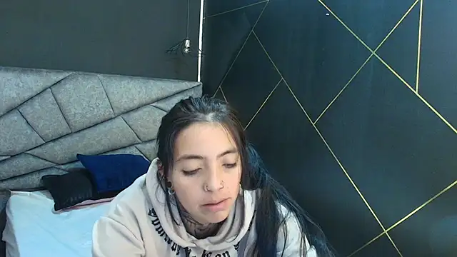 Snapshot of LiaMonroee_ chatting on December 1, 11:48 am LiaMonroee online show from December 1, 11:48 am