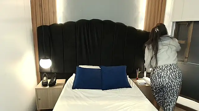 Snapshot of LiaMonroee_ chatting on March 8, 11:58 am LiaMonroee online show from March 8, 11:58 am