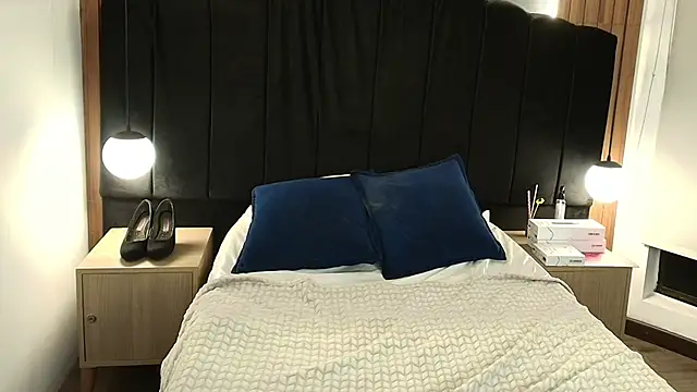 Snapshot of LiaMonroee_ chatting on March 10, 11:59 am LiaMonroee online show from March 10, 11:59 am