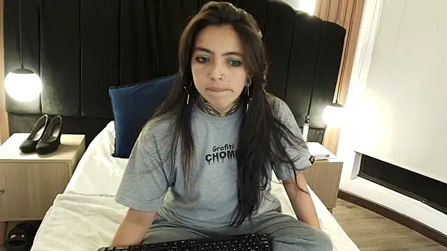 Snapshot of LiaMonroee_ chatting on March 13, 11:50 am LiaMonroee online show from March 13, 11:50 am