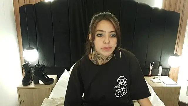 Snapshot of LiaMonroee_ chatting on March 15, 12:11 pm LiaMonroee online show from March 15, 12:11 pm