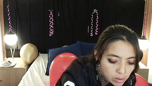 Snapshot of LiaMonroee_ chatting on March 24, 12:32 pm LiaMonroee online show from March 24, 12:32 pm