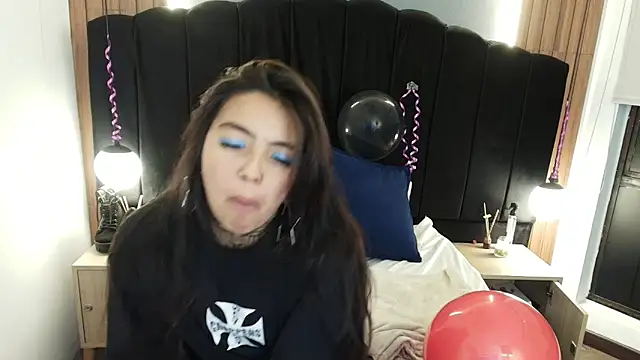 Snapshot of LiaMonroee_ chatting on March 25, 12:22 pm LiaMonroee online show from March 25, 12:22 pm