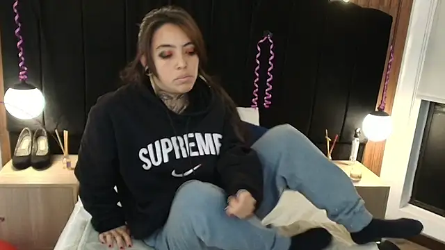 Snapshot of LiaMonroee_ chatting on March 26, 12:00 pm LiaMonroee online show from March 26, 12:00 pm