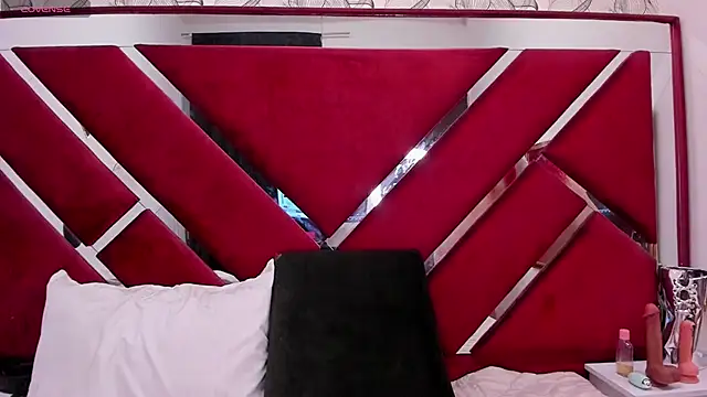 Snapshot of Dafne_Fire chatting on October 9, 12:25 pm Dafne Fire online show from October 9, 12:25 pm
