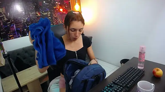 Ariana Toro online show from October 1, 1:50 pm