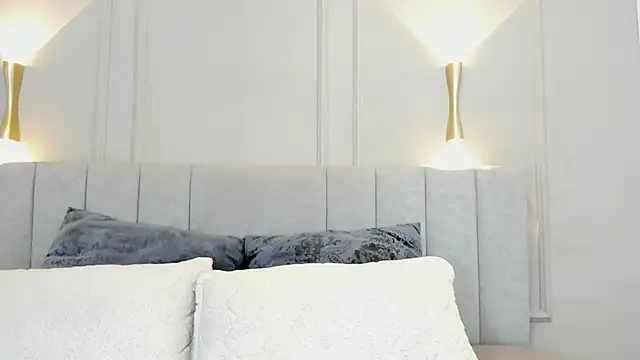 victoria bourne online show from October 13, 7:03 pm