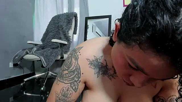 Snapshot of alexholyy chatting on September 16, 1:12 pm alexholyy online show from September 16, 1:12 pm