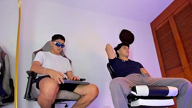 sotooliver3 online show from October 17, 8:44 pm