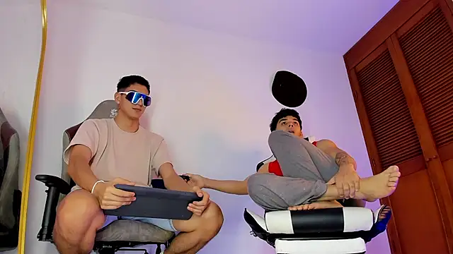 sotooliver3 online show from November 4, 9:25 pm