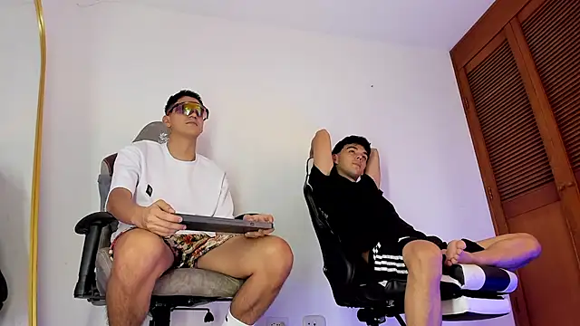 sotooliver3 online show from March 1, 8:22 pm