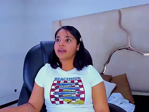 Snapshot of ScarletDoll chatting on November 8, 6:13 am ScarletDoll online show from November 8, 6:13 am