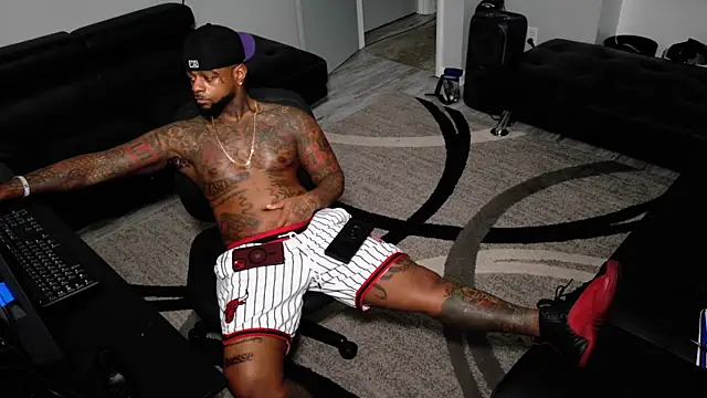 SLANGONDEMHOES online show from February 16, 8:38 pm