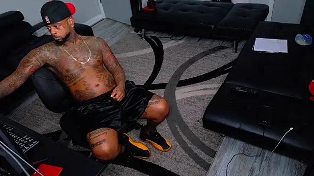 SLANGONDEMHOES online show from April 7, 11:15 pm