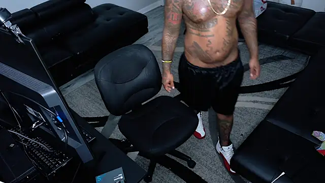 SLANGONDEMHOES online show from April 13, 5:24 am