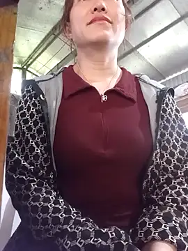 Snapshot of Fienjr chatting on April 1, 12:00 am Fienjr online show from April 1, 12:00 am