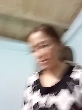 Snapshot of Fienjr chatting on April 1, 1:52 pm Fienjr online show from April 1, 1:52 pm