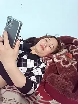 Snapshot of Fienjr chatting on April 3, 9:29 am Fienjr online show from April 3, 9:29 am