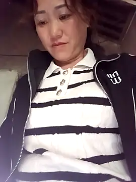 Snapshot of Fienjr chatting on April 4, 10:57 am Fienjr online show from April 4, 10:57 am