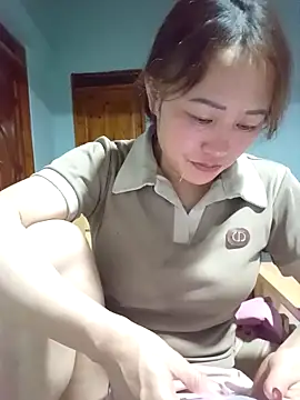 Snapshot of Fienjr chatting on April 9, 1:38 pm Fienjr online show from April 9, 1:38 pm