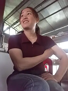 Snapshot of Fienjr chatting on April 12, 11:15 am Fienjr online show from April 12, 11:15 am