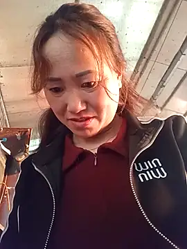 Snapshot of Fienjr chatting on April 12, 11:32 pm Fienjr online show from April 12, 11:32 pm