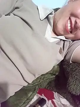 Snapshot of Fienjr chatting on April 15, 1:40 pm Fienjr online show from April 15, 1:40 pm