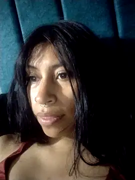 Snapshot of Pocahontas_tw chatting on February 9, 2:10 pm Pocahontas tw online show from February 9, 2:10 pm