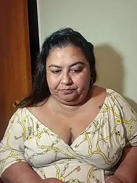 curvy diva  online show from March 29, 11:21 am