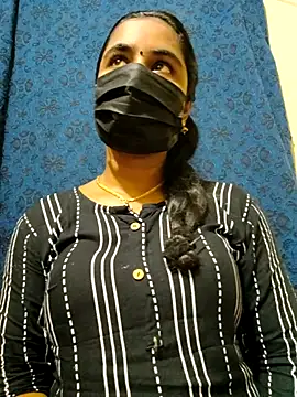 Snapshot of mini-queen chatting on March 21, 8:19 am mini-queen online show from March 21, 8:19 am