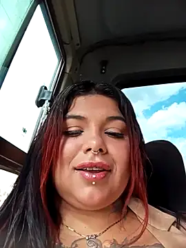 snow belle online show from October 29, 7:15 pm