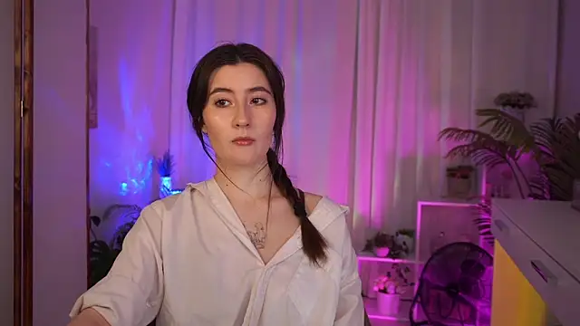 MayShawty online show from July 4, 1:50 pm