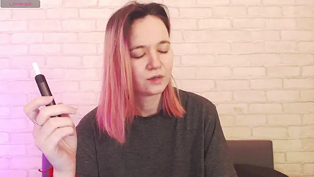 Ericha Stone online show from April 12, 1:43 am