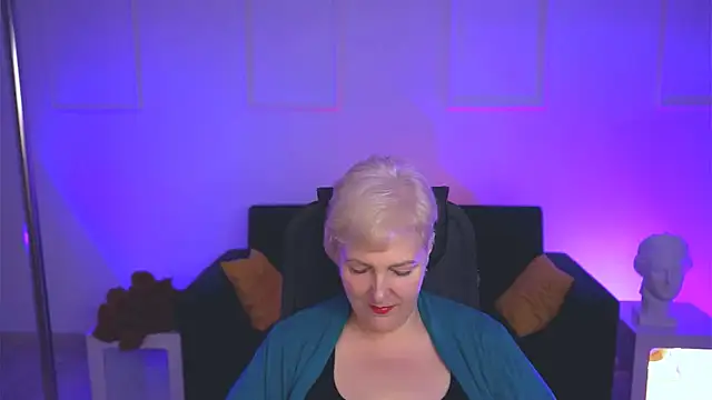 Snapshot of MaryMogan chatting on September 12, 6:13 am MaryMogan online show from September 12, 6:13 am