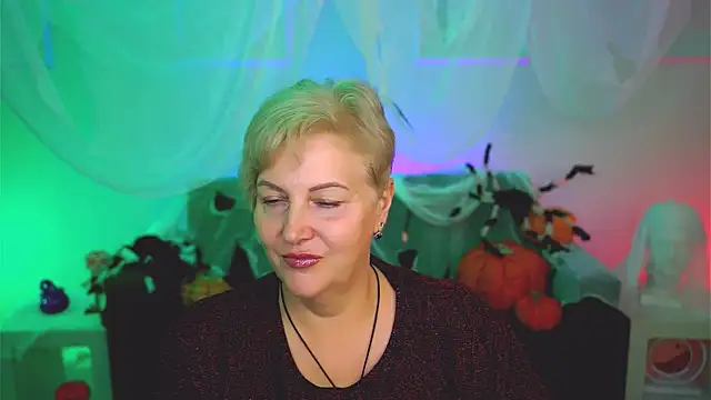 Snapshot of MaryMogan chatting on October 26, 12:22 pm MaryMogan online show from October 26, 12:22 pm