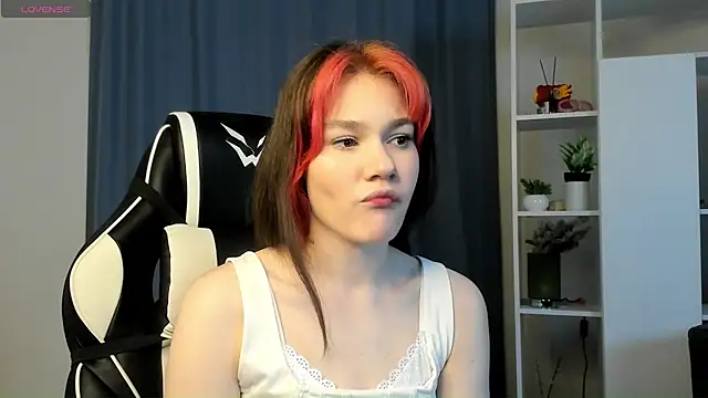 MauraSpurrier online show from October 22, 7:02 pm