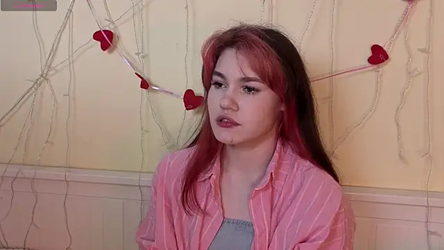 MauraSpurrier online show from November 5, 6:41 pm