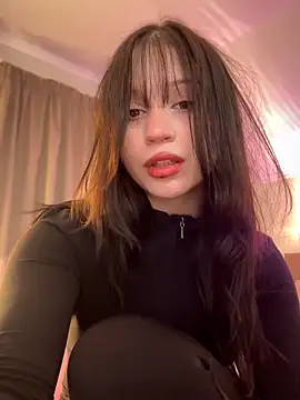 YourLittleDevil online show from October 8, 1:20 pm