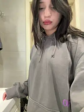 YourLittleDevil online show from March 29, 6:24 am