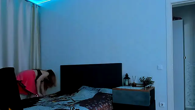 JanetShy online show from December 20, 7:04 am