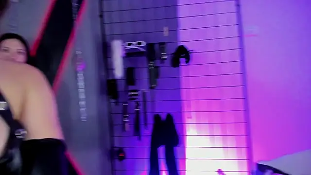 MissKara Ariana bdsm online show from November 26, 10:49 am