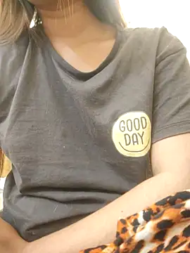 Snapshot of midnightmuse-03 chatting on February 10, 9:30 pm midnightmuse-03 online show from February 10, 9:30 pm