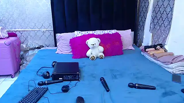 Snapshot of SexyPetitex25 chatting on September 30, 8:14 pm SexyPetitex25 online show from September 30, 8:14 pm