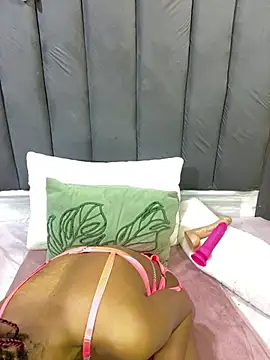 SexyPetitex25 online show from June 6, 8:13 pm