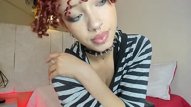 EmiilyWillss online show from September 18, 3:03 pm