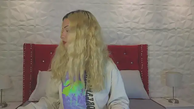 Lucy n pink online show from October 10, 7:35 pm