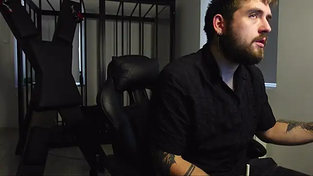 Snapshot of Mike_Platano chatting on October 18, 2:40 pm Mike Platano online show from October 18, 2:40 pm