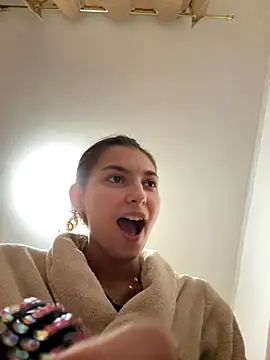 Snapshot of Redd_velvet96 chatting on October 12, 9:58 pm Redd velvet96 online show from October 12, 9:58 pm