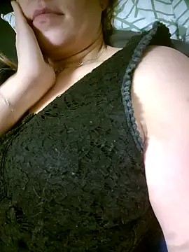 Snapshot of Carolinemiam chatting on October 29, 3:20 am Carolinemiam online show from October 29, 3:20 am